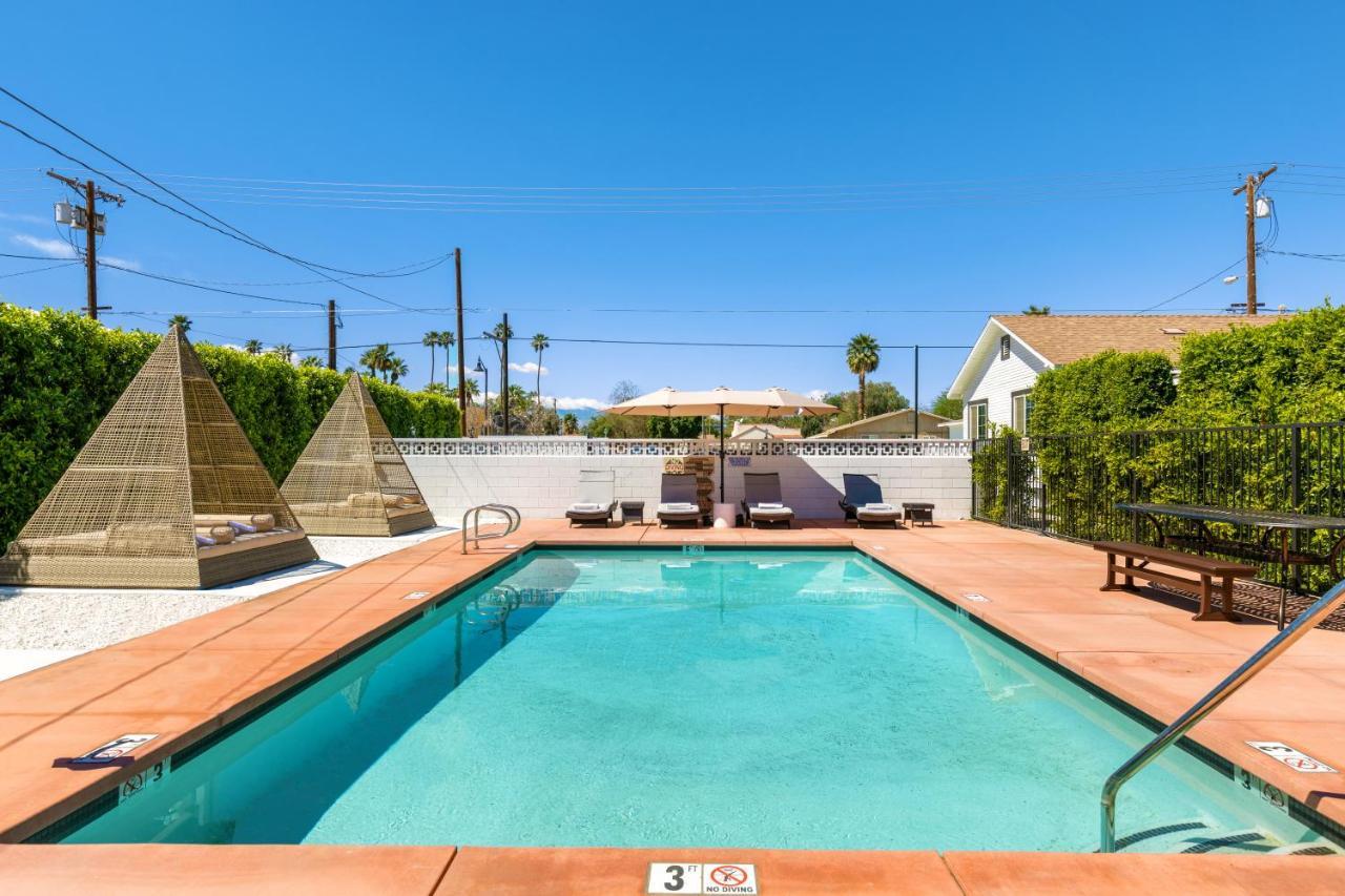 Saint Boniface Hotel Indio Exterior photo