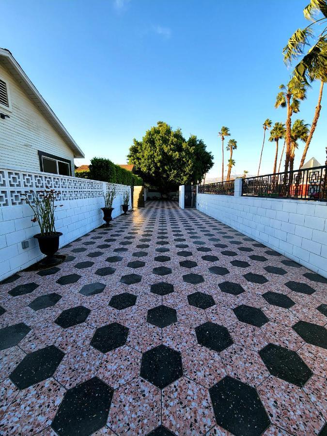 Saint Boniface Hotel Indio Exterior photo