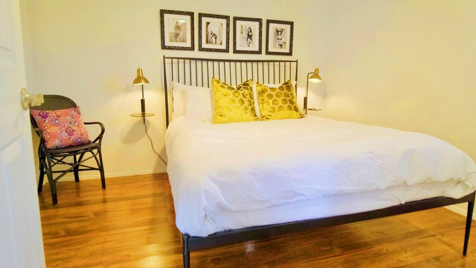 Saint Boniface Hotel Indio Room photo