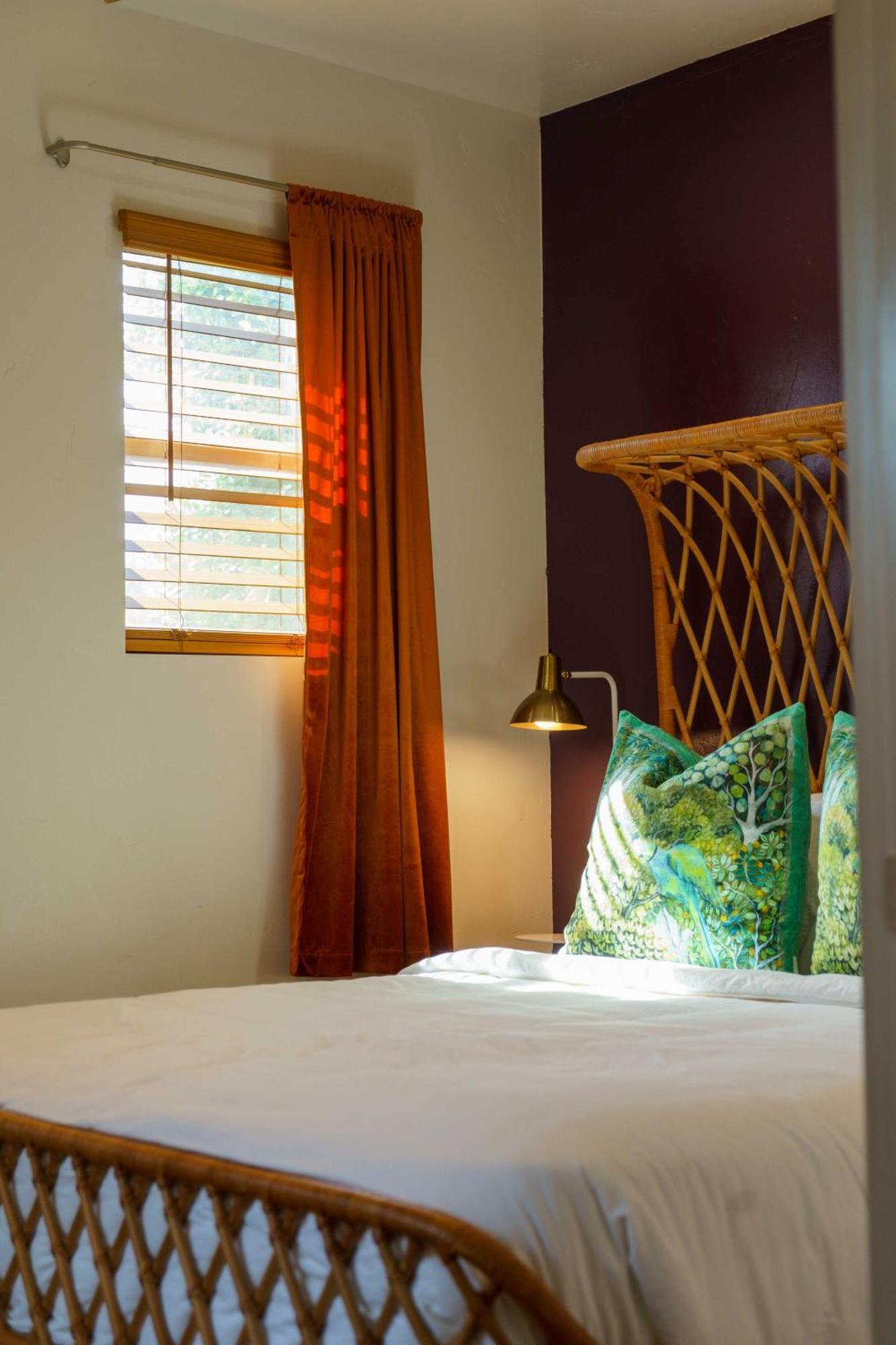 Saint Boniface Hotel Indio Room photo